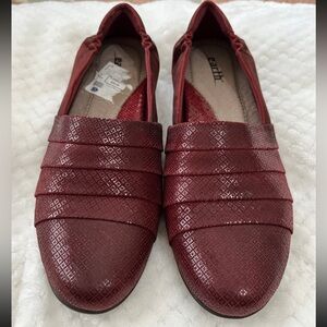 Earth Marsala Burgundy / Red Leather Slip On Flats Loafers Women’s ~ Size 7